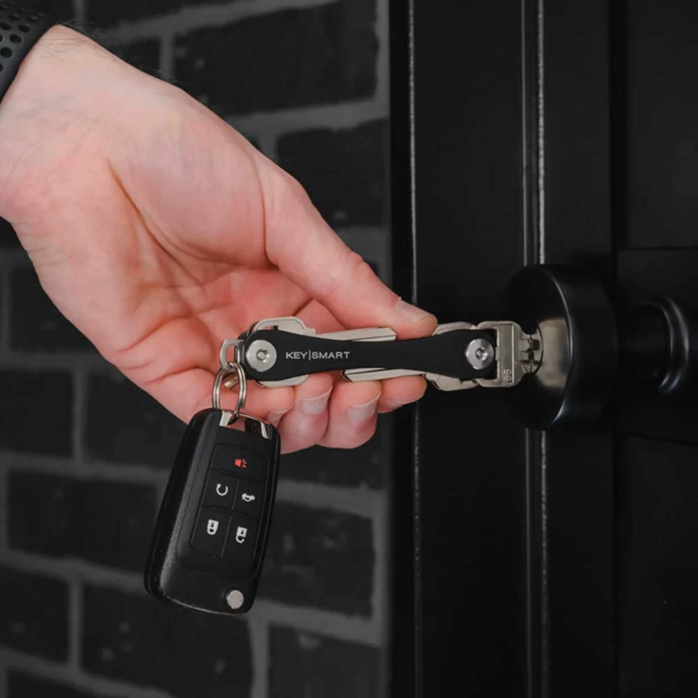 ERGONOMIC KEY HOLDER, COMPACT AND PRACTICAL, KEYSMART, TO STORE YOUR KEYS LIKE A SWISS ARMY KNIFE